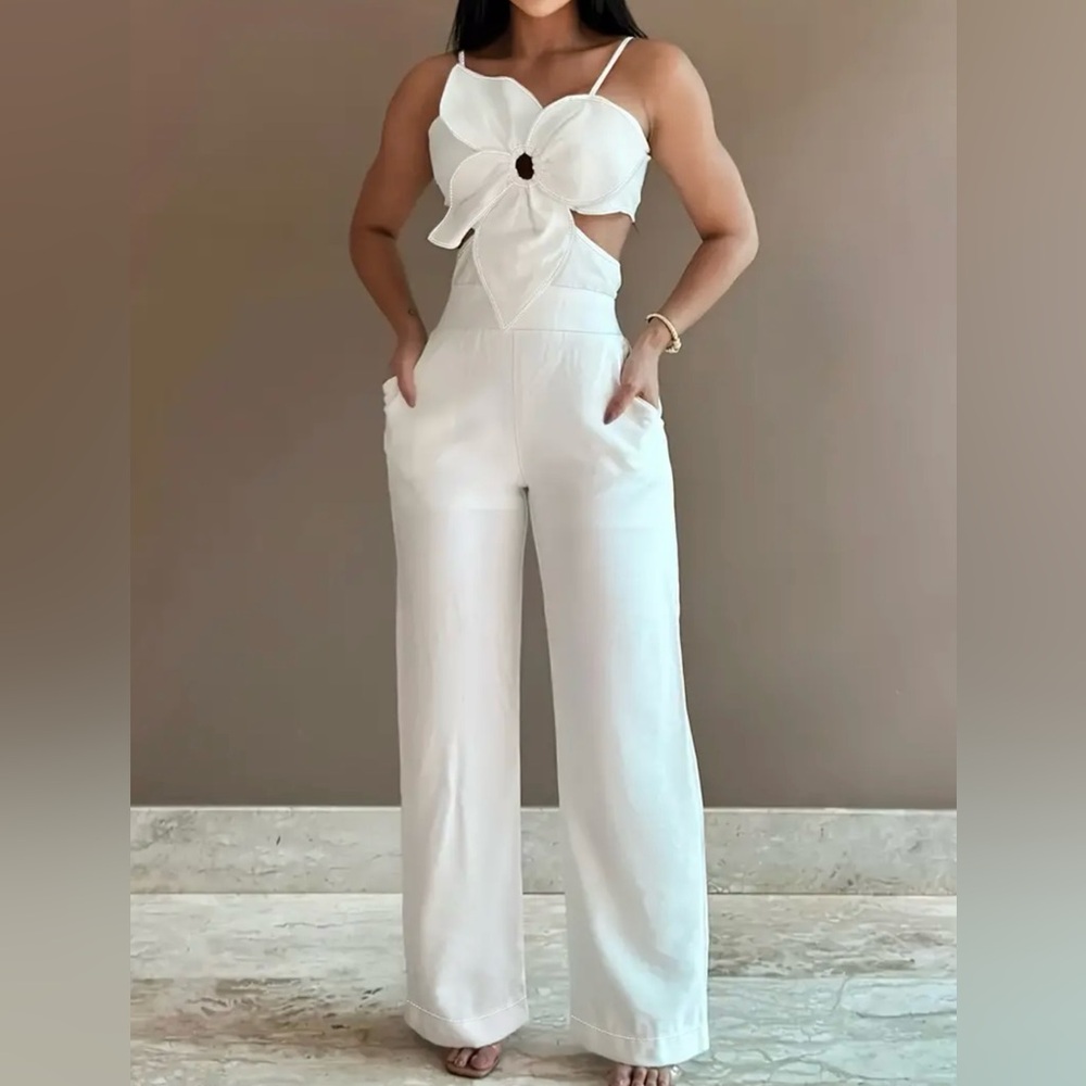 NEW WOMEN’S FLOWER DETAIL WHITE JUMPSUIT